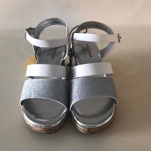 BNWT girl’s Arizona Camilla platform sandal
